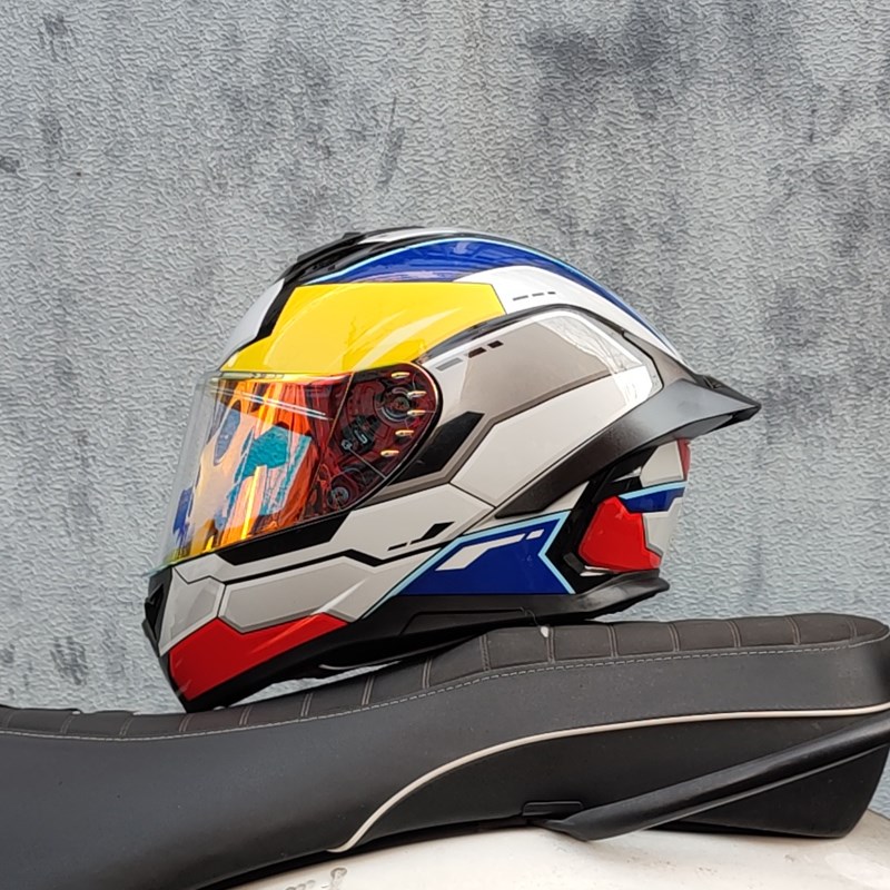 ORZ摩托车全盔男女个性四季赛车大尾翼情侣蓝牙跑盔新3C认证头盔