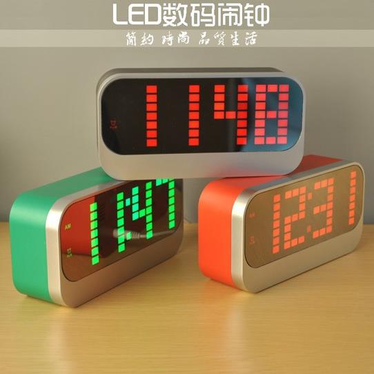 大尺寸液晶显示万年历闹钟 LED数码钟 现代万年历时钟 记忆功能钟