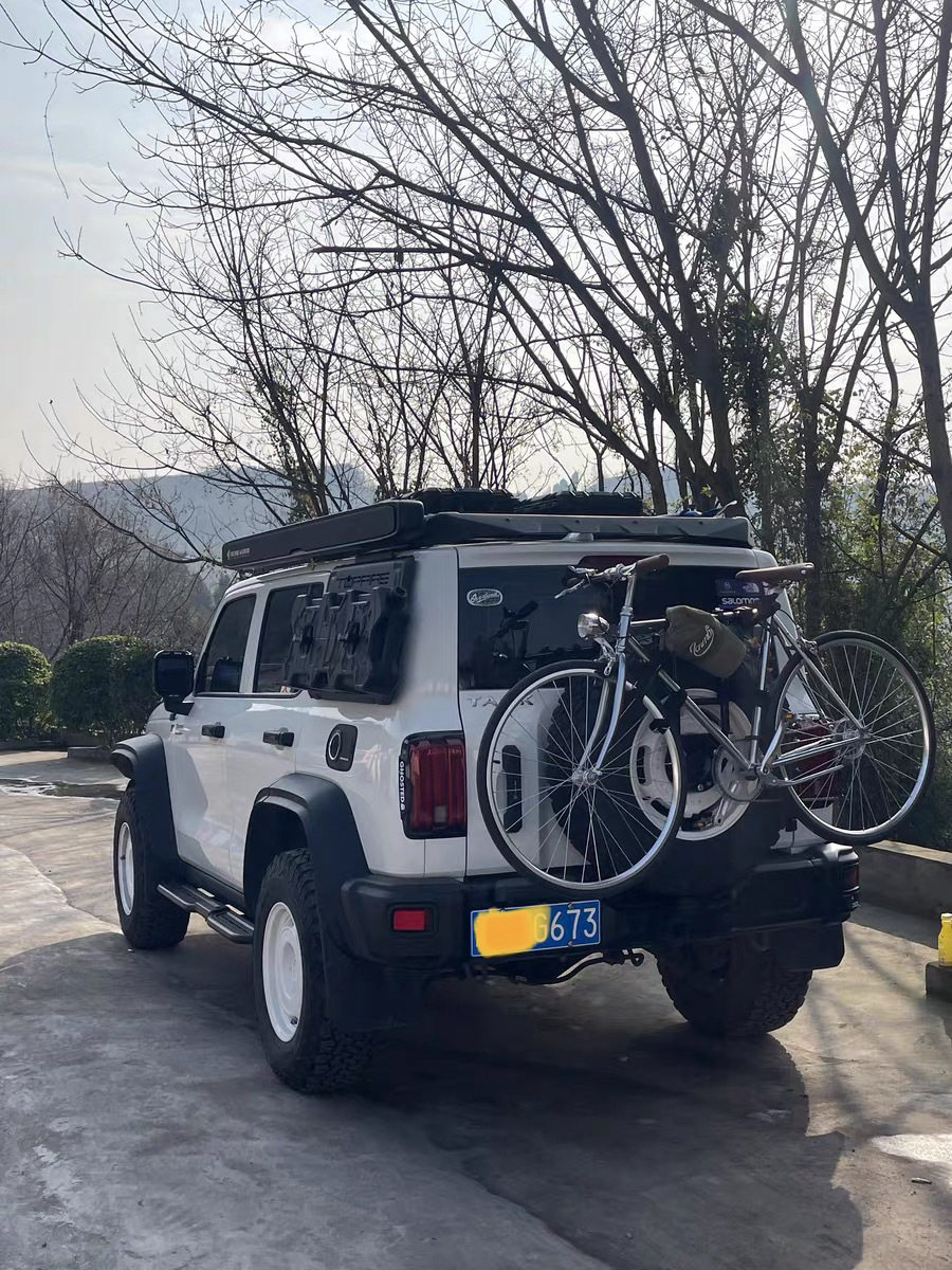 坦克300自行车挂架备胎自行车挂架,无损安装可折叠不挡牌照倒影