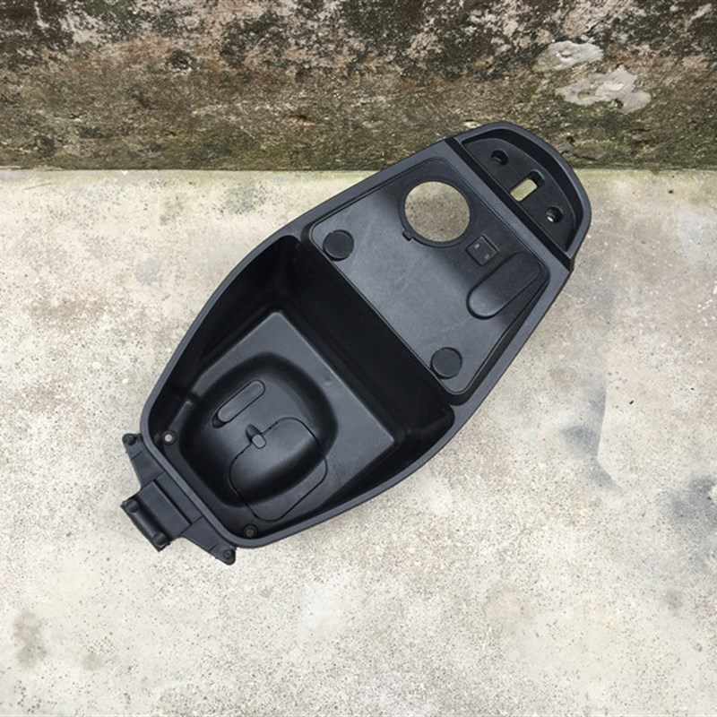 125鬼火代第二代第三代第六代电动车100Cc摩托车座椅桶马桶储物箱