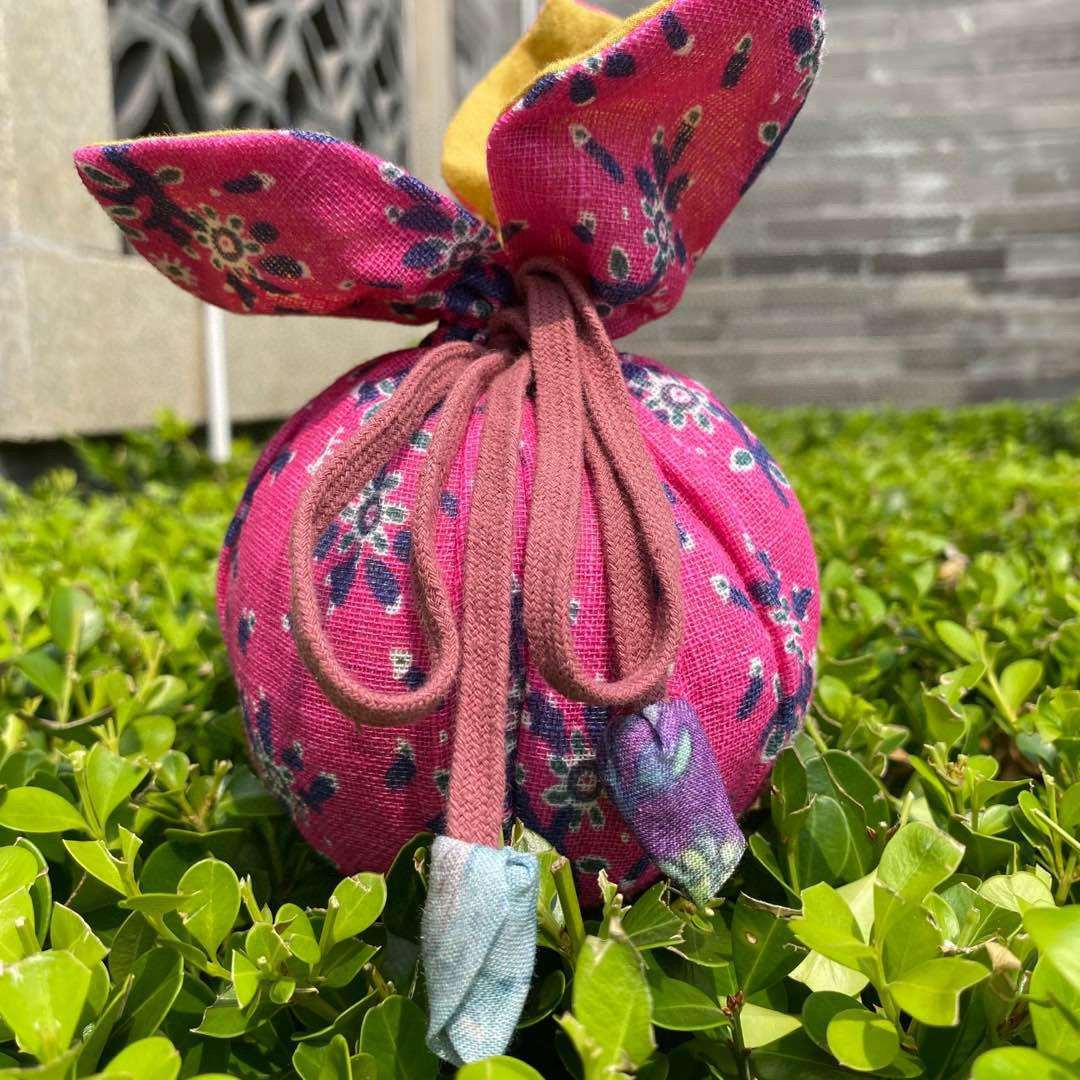 工厂直销 印花亚麻抽拉绳束口袋 化妆用品小物品收纳袋 花朵摆件