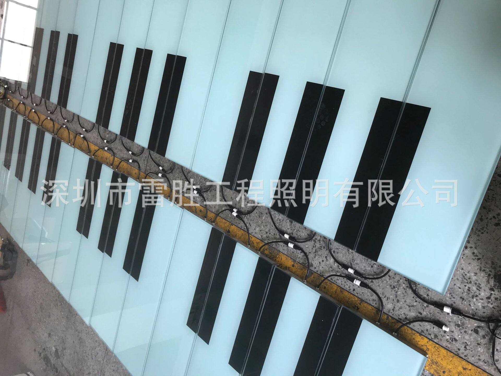 工厂直卖LED重力感应钢琴地砖灯互动钢琴音乐台阶灯网红脚踩钢琴