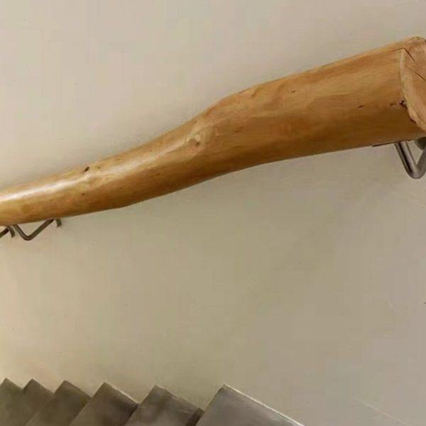 楼梯树干扶手栏杆幼儿园护栏室内原木靠墙树枝民宿酒店楼道装饰