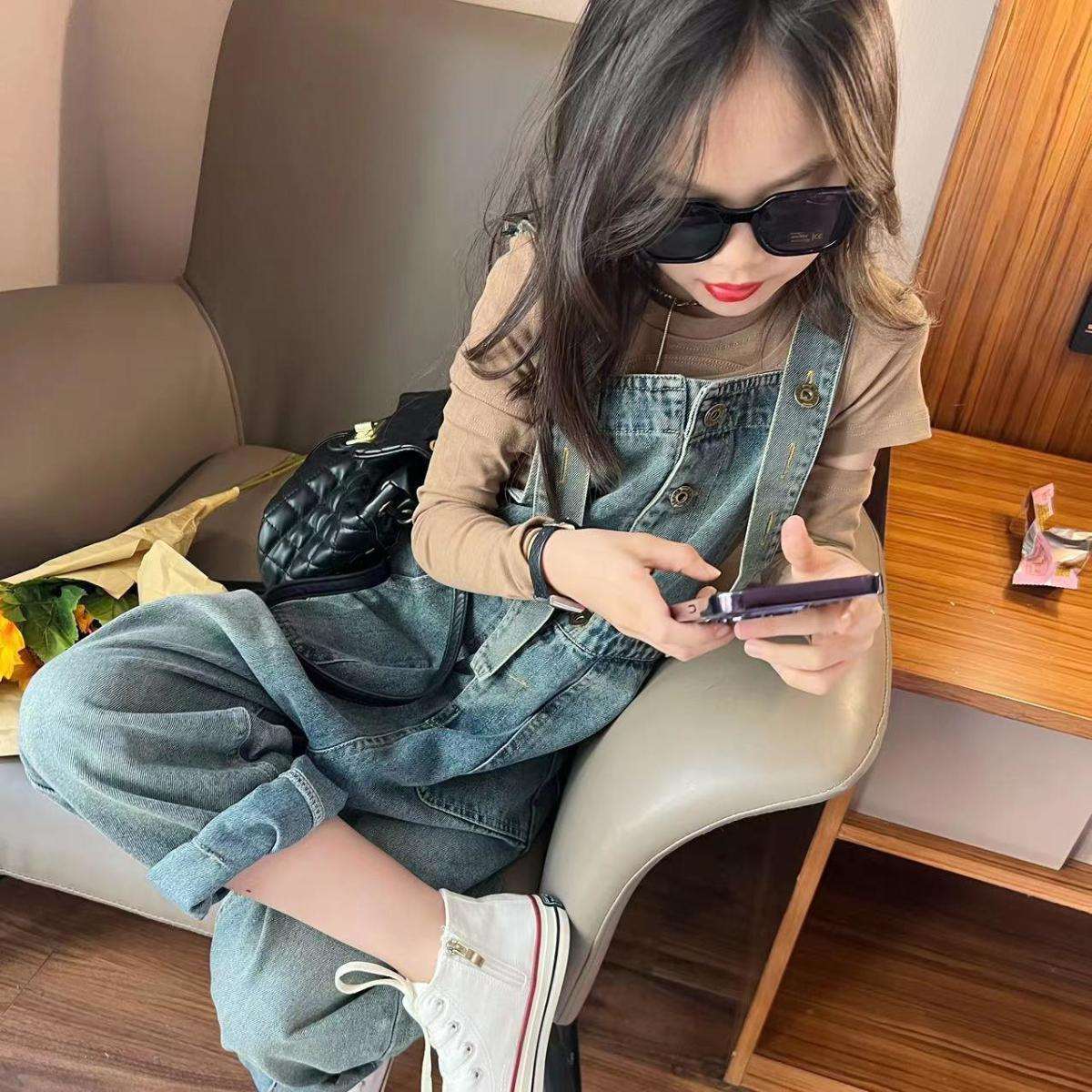 女童牛仔背带裤2025新款儿童炸街休闲秋装中大童春秋韩版吊带裤子