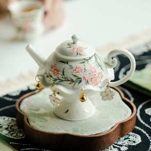 新中式岩矿白描金纯手绘桃花梦语壶带挂饰陶瓷女士家用精致泡茶器