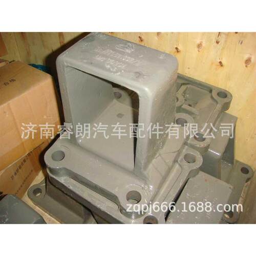豪沃配件 重汽WG9770521002钢板弹簧座 右前