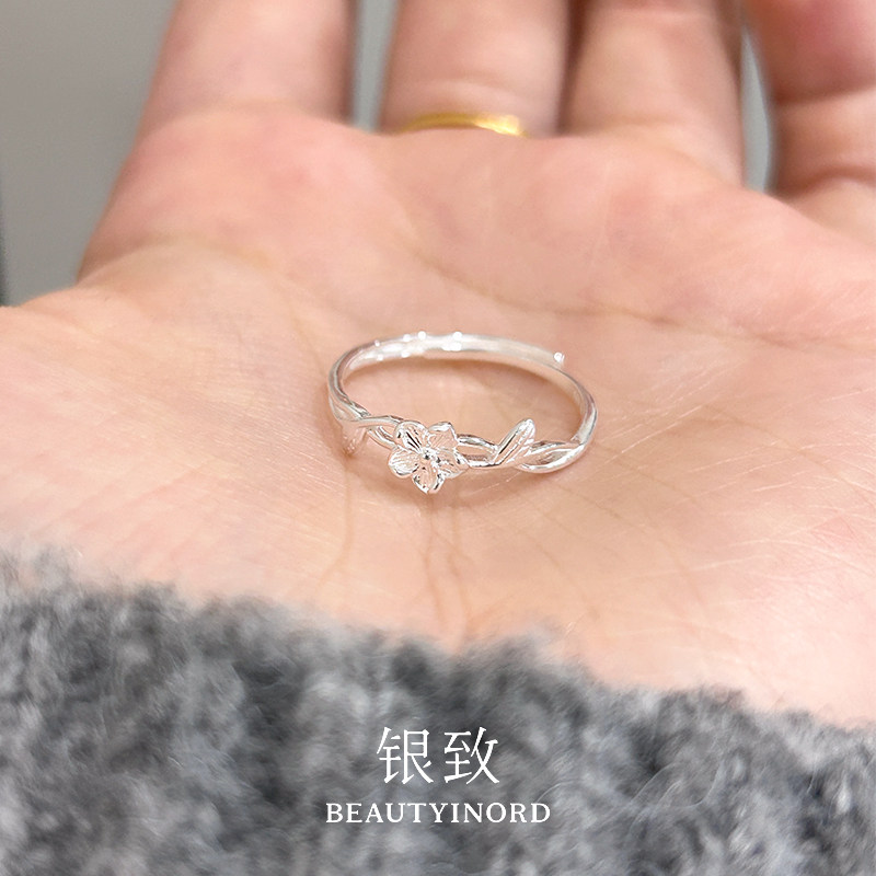 时尚个性银色花朵戒指女小众设计轻奢高级感2025新款爆款精致指环