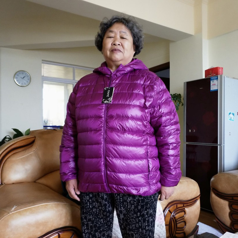 中老年轻薄羽绒服女加肥加大码外套连帽女装秋冬宽松棉袄妈妈冬装