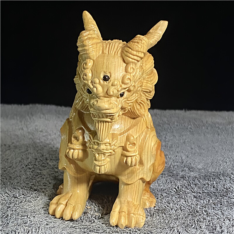 崖柏木雕刻家居茶桌摆件瑞兽三眼麒麟招财手把件文玩复古随身汽车