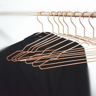 ?金属衣架ins北欧金色家用大号加粗防滑大衣架服装店铁艺衣