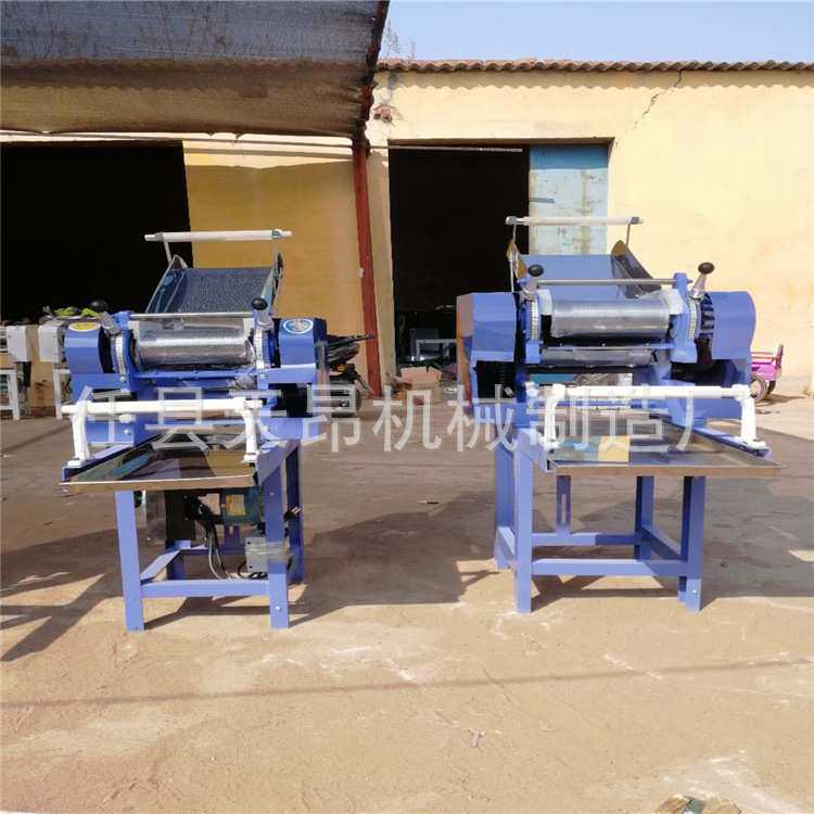 厂家直销压面机多功能面条机家用小型不锈钢压面机提供配件