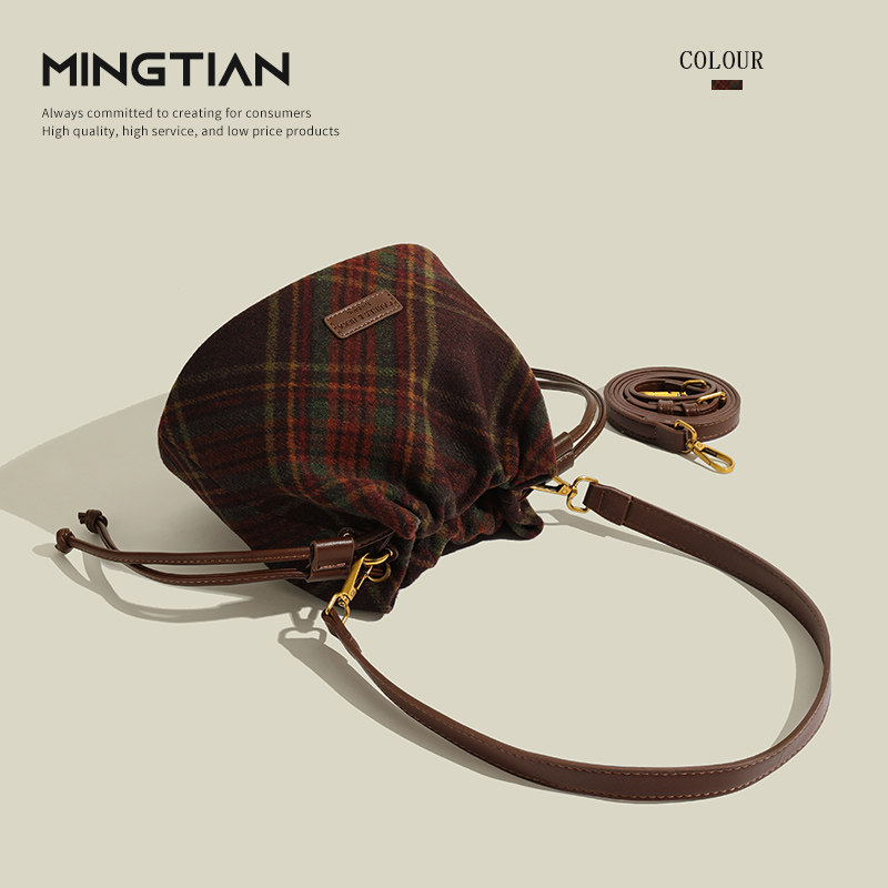 MINGTIANh呢子包包女小众复古腋下包2024冬新款百搭斜挎格子水桶