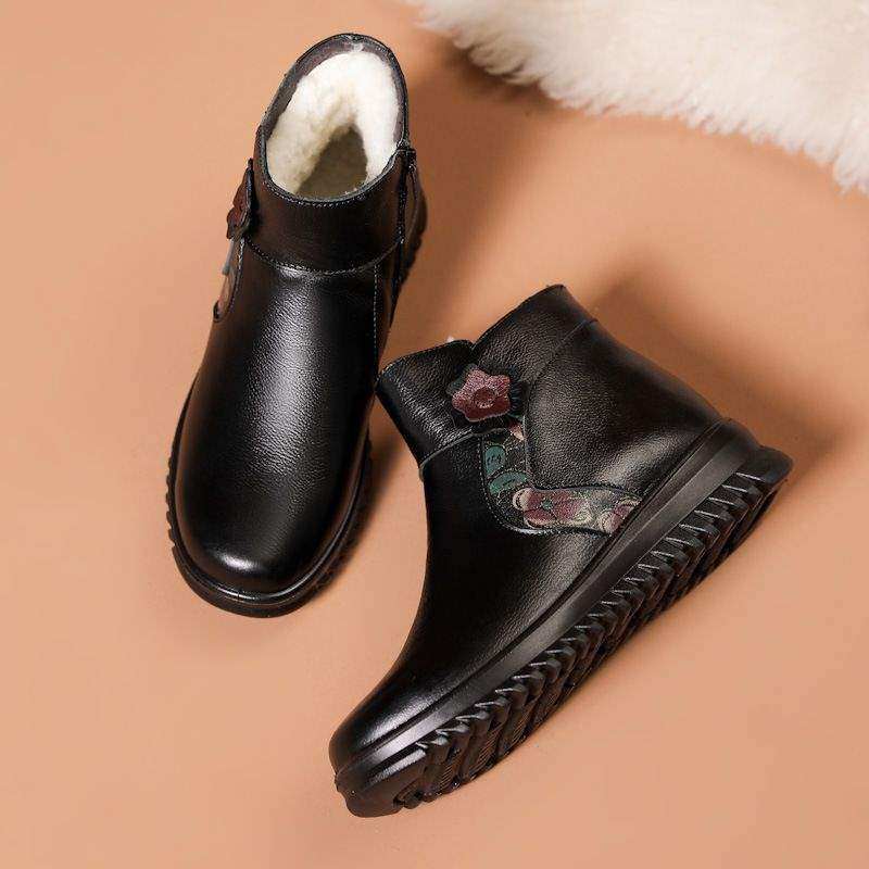 冬季妈妈棉鞋女平底防滑中老年加厚羊毛短靴中年女士防滑皮鞋