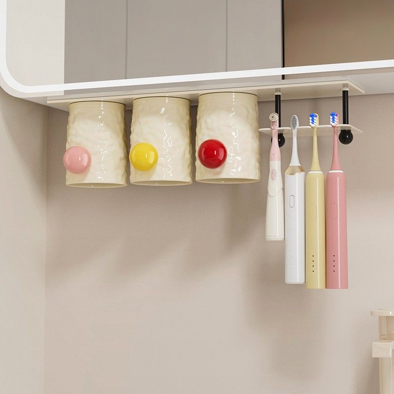 牙刷置物架壁挂式免打孔一家四口镜柜下收纳倒挂沥水磁吸漱口杯子