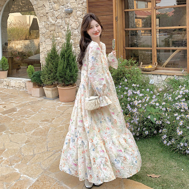 米白色碎花连衣裙女春季2026新款法式温柔风甜美减龄系带仙女长裙