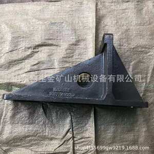 现货供应重汽豪沃70矿矿山霸王发动机支撑托架WG9770590014