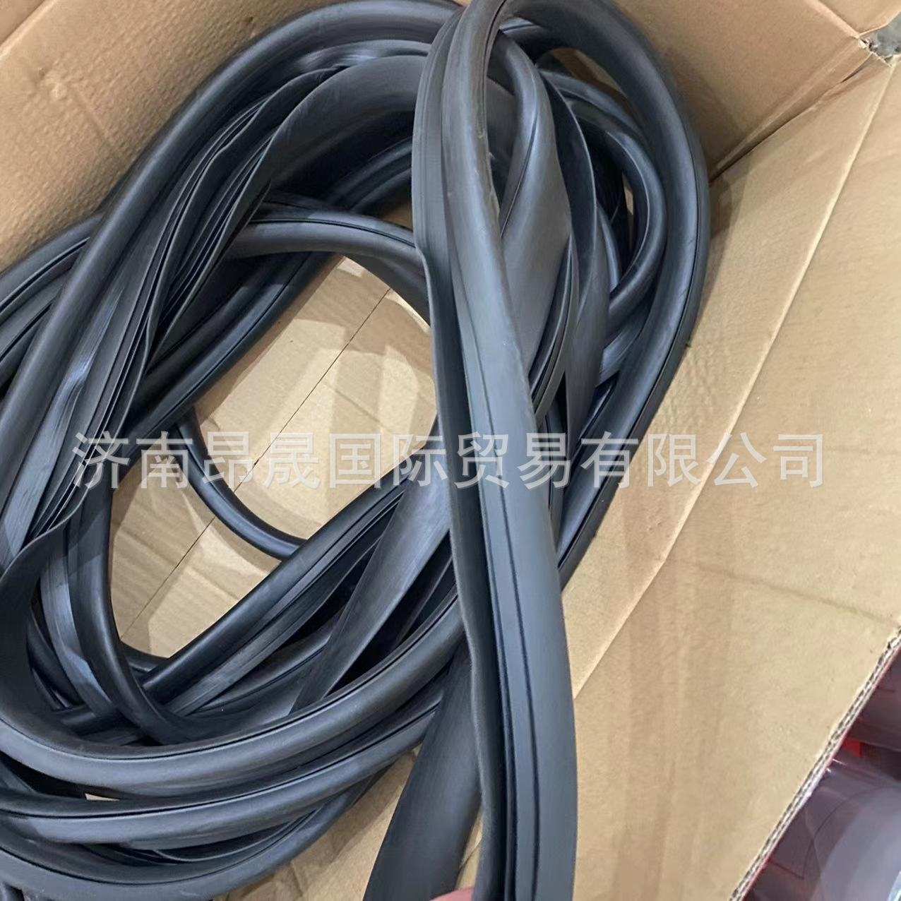 重汽豪沃WWG1642710002 前风窗玻璃密封条 前挡风胶条 外贸出口