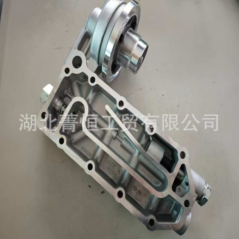 东风康明斯ISLE发动机配件-机油滤清器座4936582