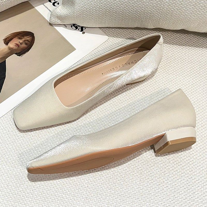 气质绸缎米白色高跟鞋女粗跟2024年秋冬新款法式小方头3cm平底鞋,女鞋,浅口单鞋,淘宝优惠券,粉丝福利购,淘宝优惠卷