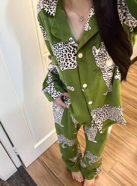 轻奢小众绿色豹子法兰绒睡衣女秋冬款女士保暖加绒加厚家居服套装