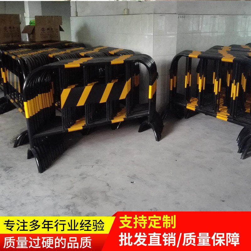 厂家生产铁马护栏移动铁马护栏临时道路护栏黄黑红白带板铁马护栏