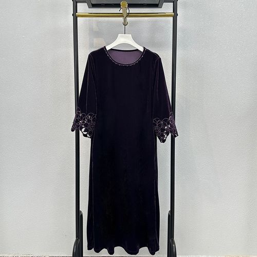 妈妈秋冬新款圆领钉珠洋气中老年大码连衣裙丝绒宽松刺绣打底裙子