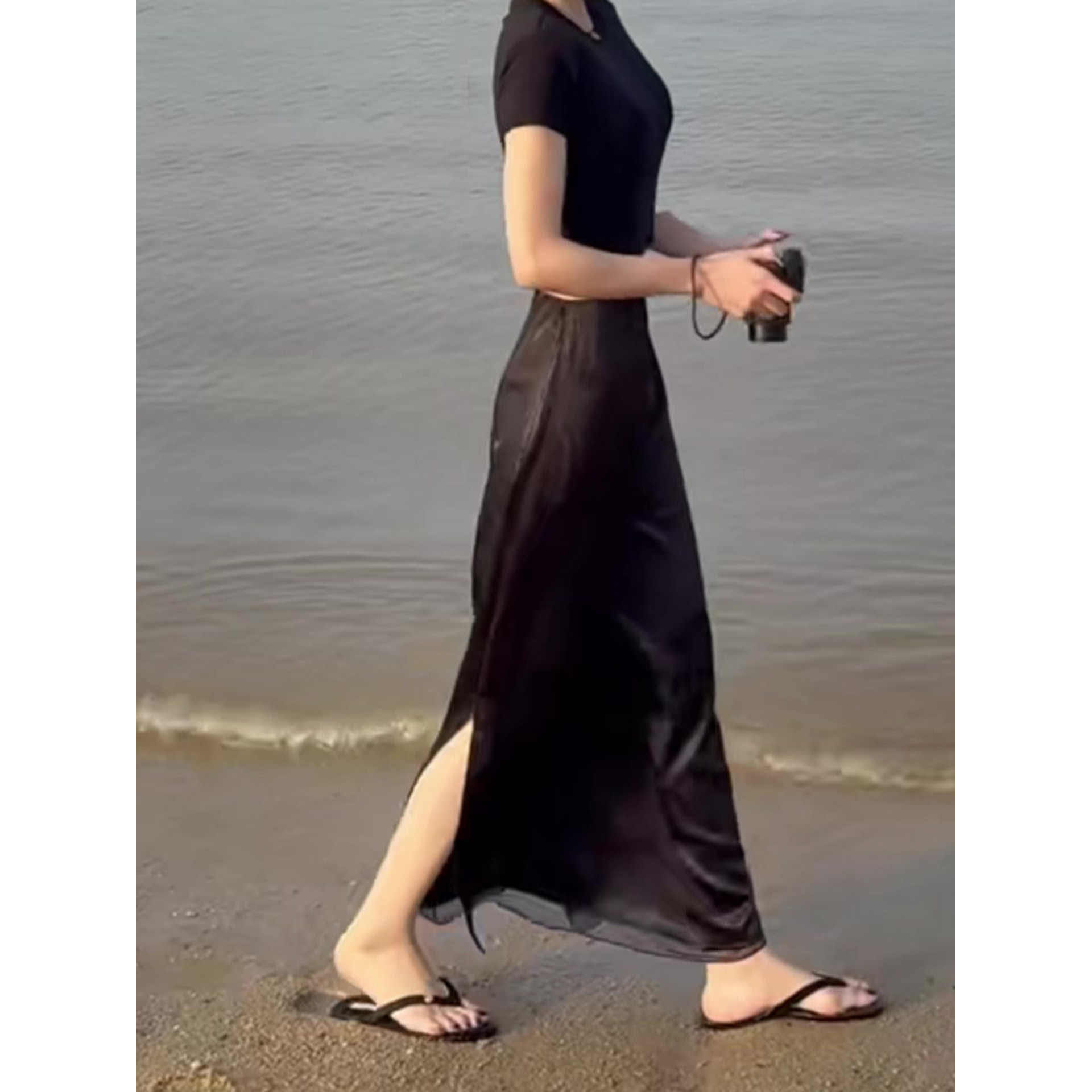 黑色侧开叉缎面半身裙女2026夏季新款轻奢时髦a字裙百搭好看半裙