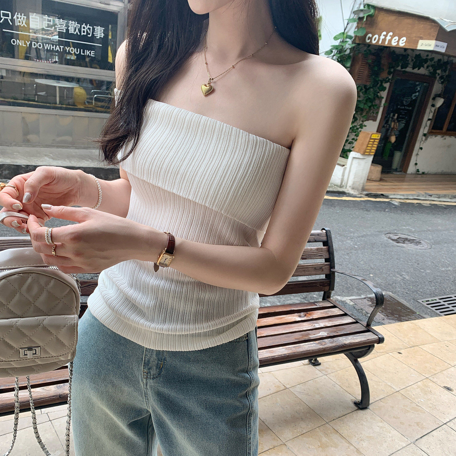 设计感一字领斜肩修身显