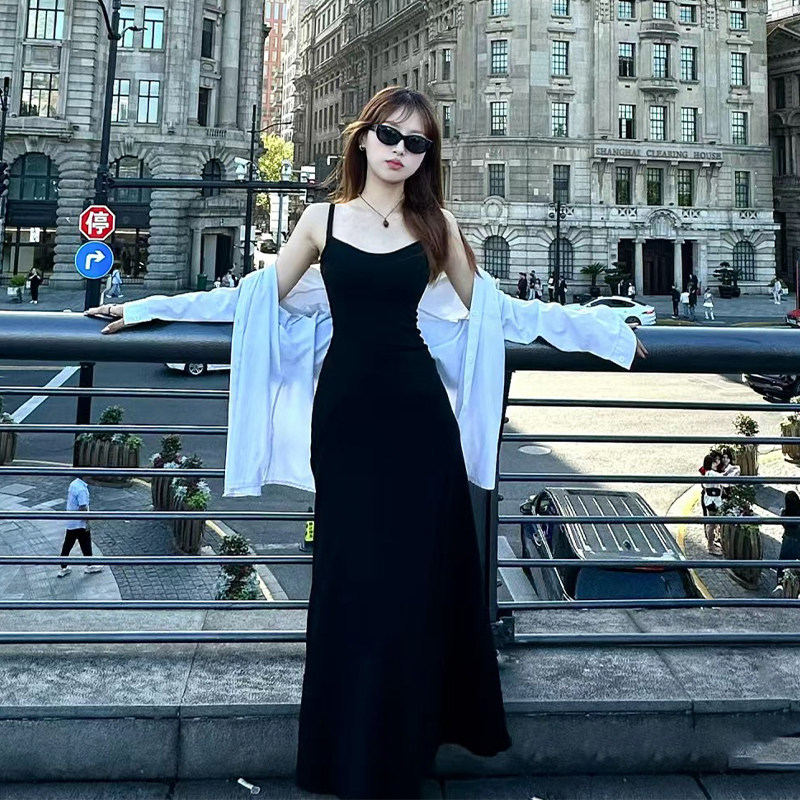 黑色吊带长版洋装女夏202