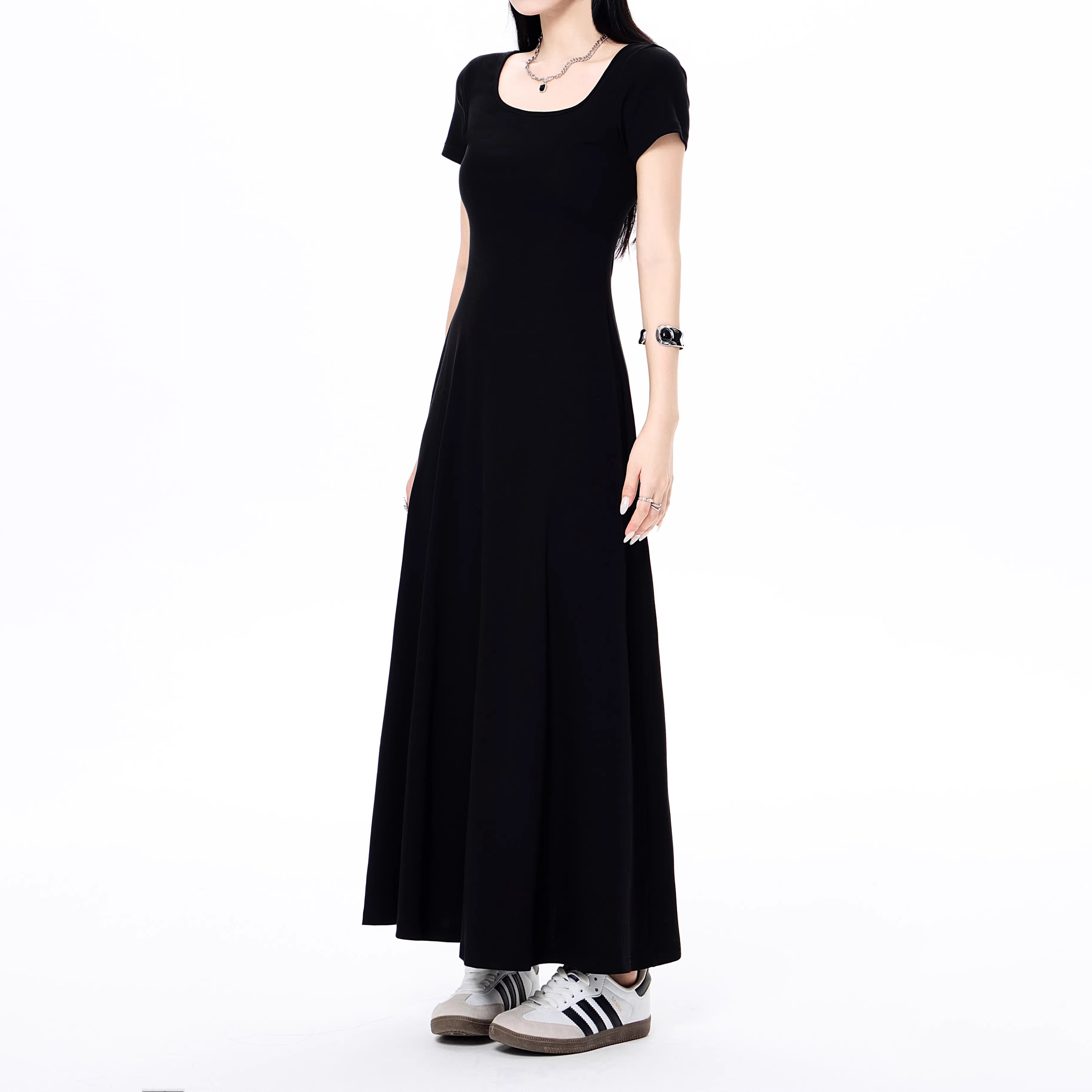 黑色方领短袖洋装女2026