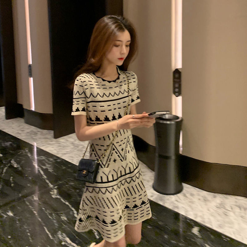 女装夏季收腰圆领短袖冰