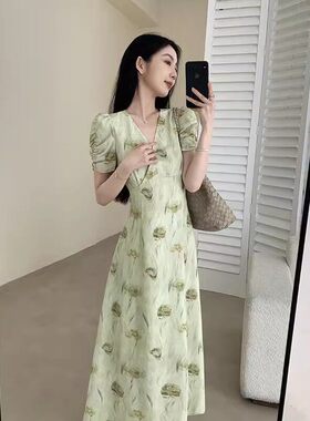 大尺码胖mm夏季温柔系法式度假风绿色碎花洋装收腰显瘦V领长裙子