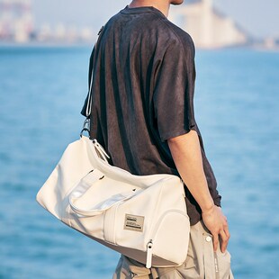 运动健身包2025新款男士斜挎包男款高级感短途旅行包大容量行李袋