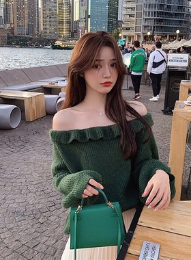 绿色针织衫宽松慵懒短款露肩上衣女早秋外搭荷叶边一字肩毛衣春款