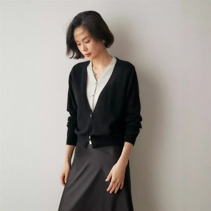 V领假两件羊绒针织开衫女秋冬软糯山羊绒简约外搭毛衣法式宽松潮,女装/女士精品,羊绒衫,淘宝优惠券,粉丝福利购,淘宝优惠卷