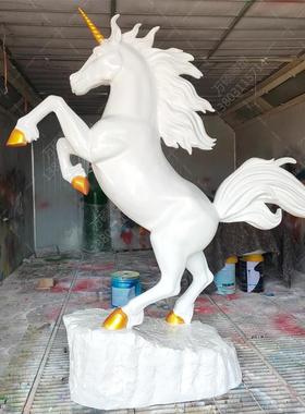 户外大型仿真白马玻璃钢雕塑动物几何马模型田园林草坪装饰品摆件