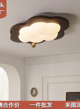 云朵中古实木吸顶灯美式复古卧室灯奶油风全光谱护眼主卧室灯具