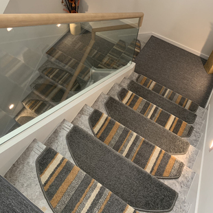 轻奢现代简约纯色家用旋转实木楼梯踏步垫免胶自粘防滑长方形地毯