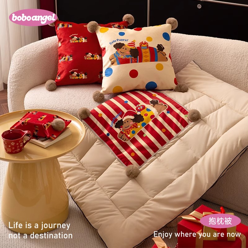 小狗麦琪圣诞新年红色抱枕被子两用加H厚枕头被空调折叠毯子二合