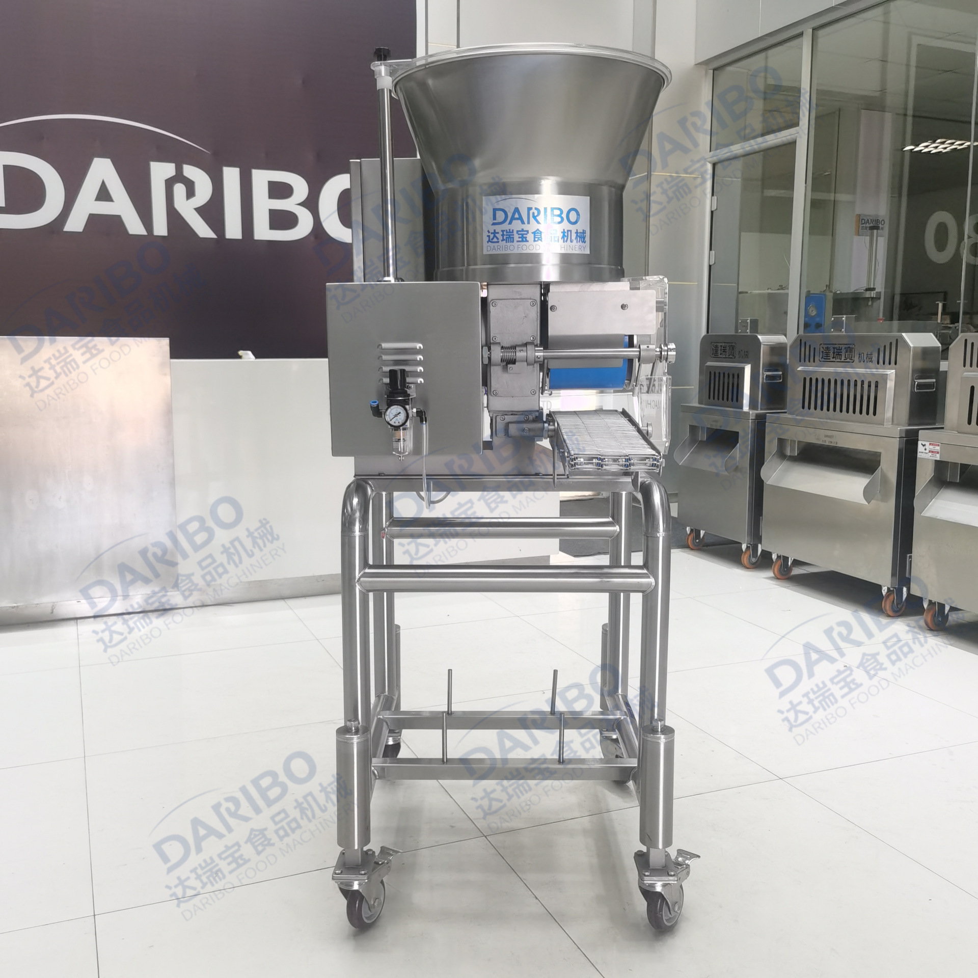 W牛肉饼鸡块形状成型机 麦乐鸡块成型机各类形状肉饼成型机压饼机