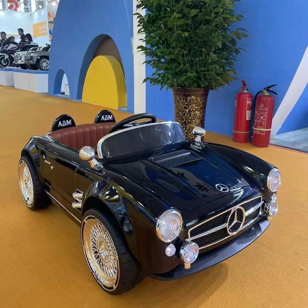 新款儿童复古奔驰四轮汽车宝宝可坐人电动遥控汽车儿童汽车