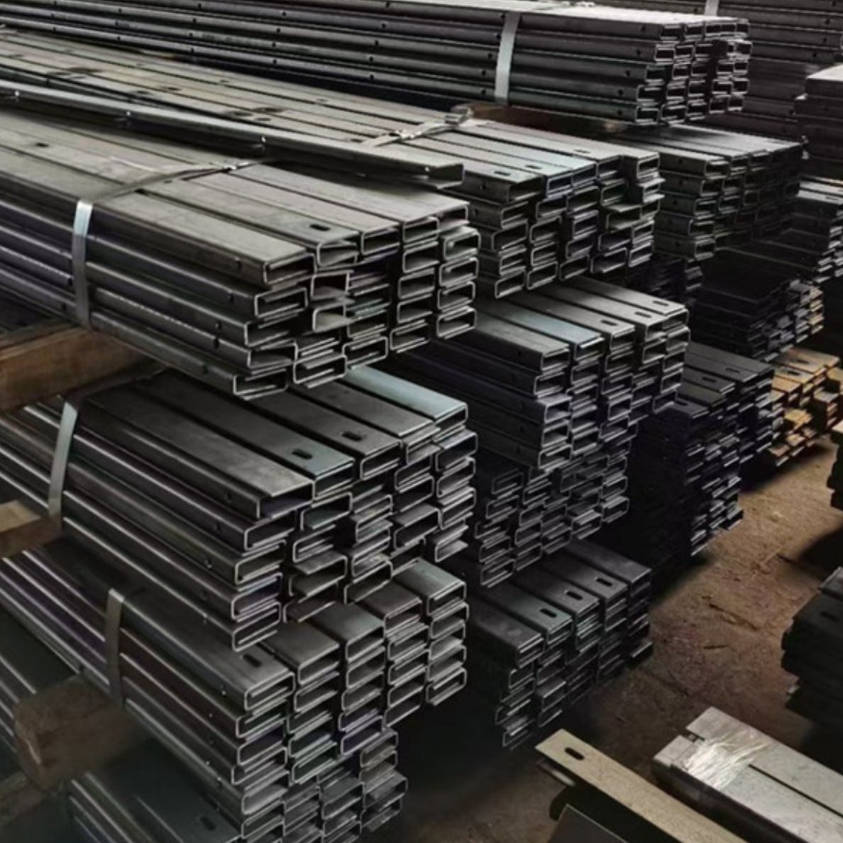 无框玻璃楼梯扶手楼梯钢槽预埋u型槽卡铁槽镀锌地槽阳台栏杆护栏