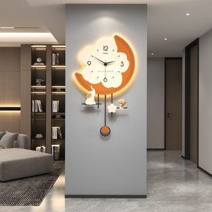 餐厅钟表挂钟客厅大气2024新款高档家用创意时钟挂墙简约现代壁灯