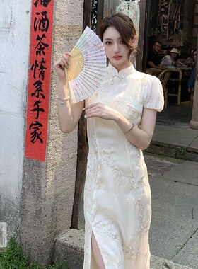 2024高贵改良旗袍年轻少女款小个子白色重工新中式国风开叉连衣裙