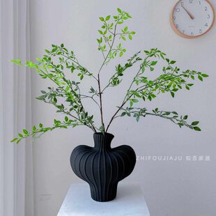 创意陶瓷耸肩花瓶轻奢高级感现代简约风客厅花器样板房装饰摆件