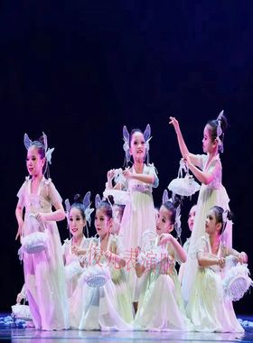 采花姑娘元旦汉服儿童古典初夏桃花演出求点化新喜庆逛花灯表演服