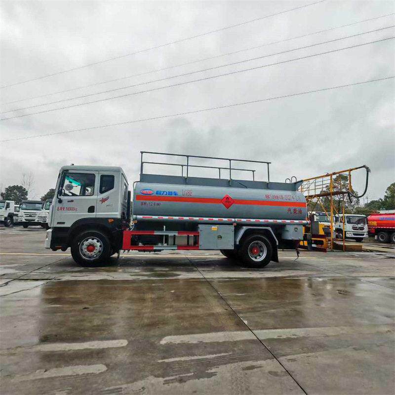国六荷载10吨东风景程柴油汽油液体运输车 移动加油车飞机加油车