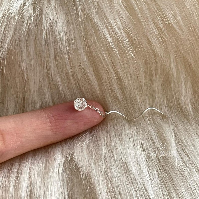 S925足银超闪白色锆石波浪耳线韩系百搭高级感养耳洞气Z质流苏耳