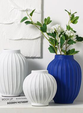 现代简约白色蓝色磨砂陶瓷花瓶客厅样板间花插花器饰品摆件花瓶
