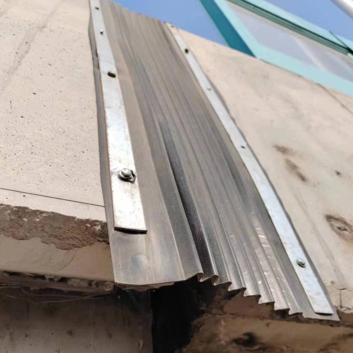 防撞墙波纹橡胶条波浪式止水带压条风琴胶条伸缩缝胶条止水